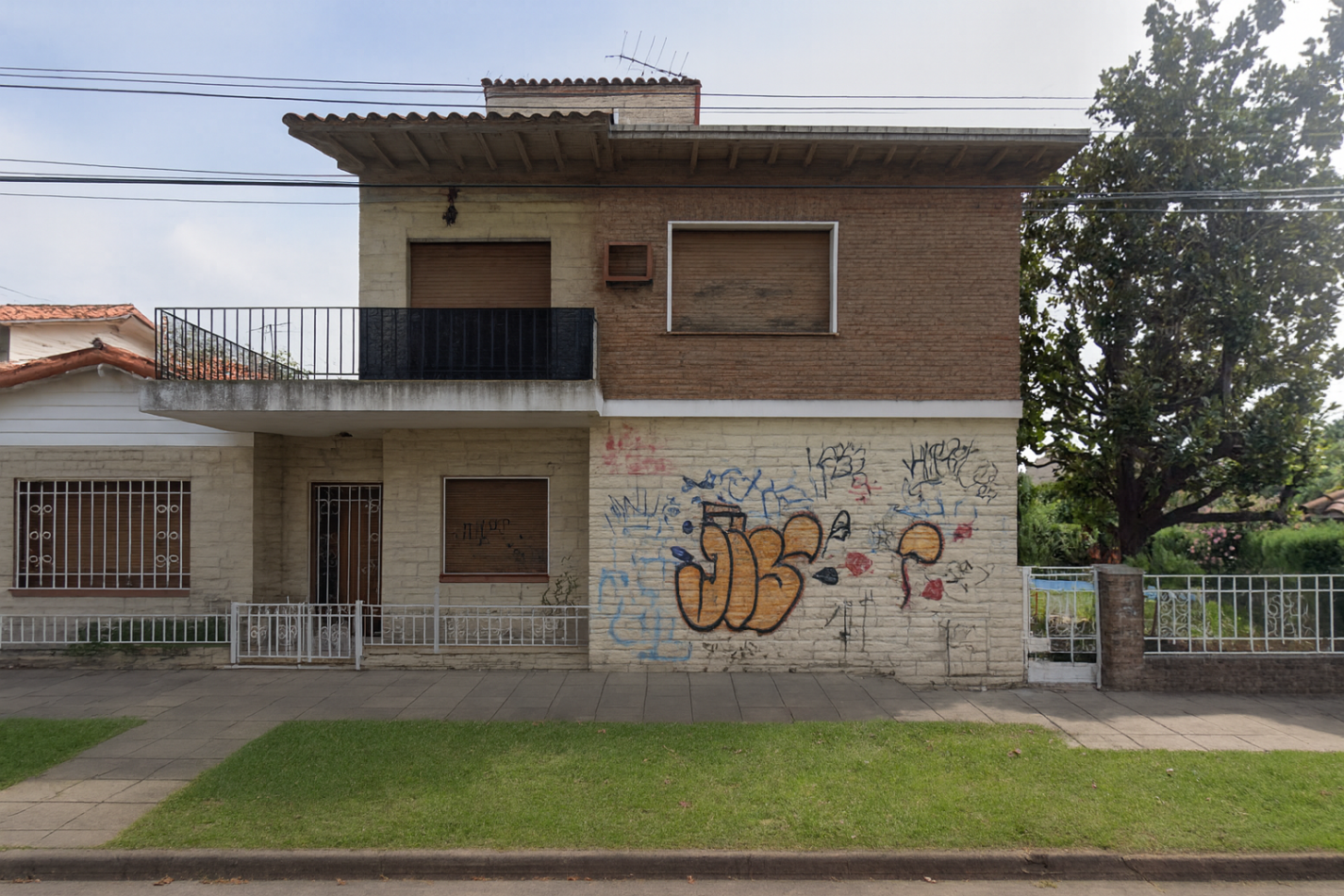 Chalet 6 Ambientes C/Fondo y Pileta En Castelar Norte