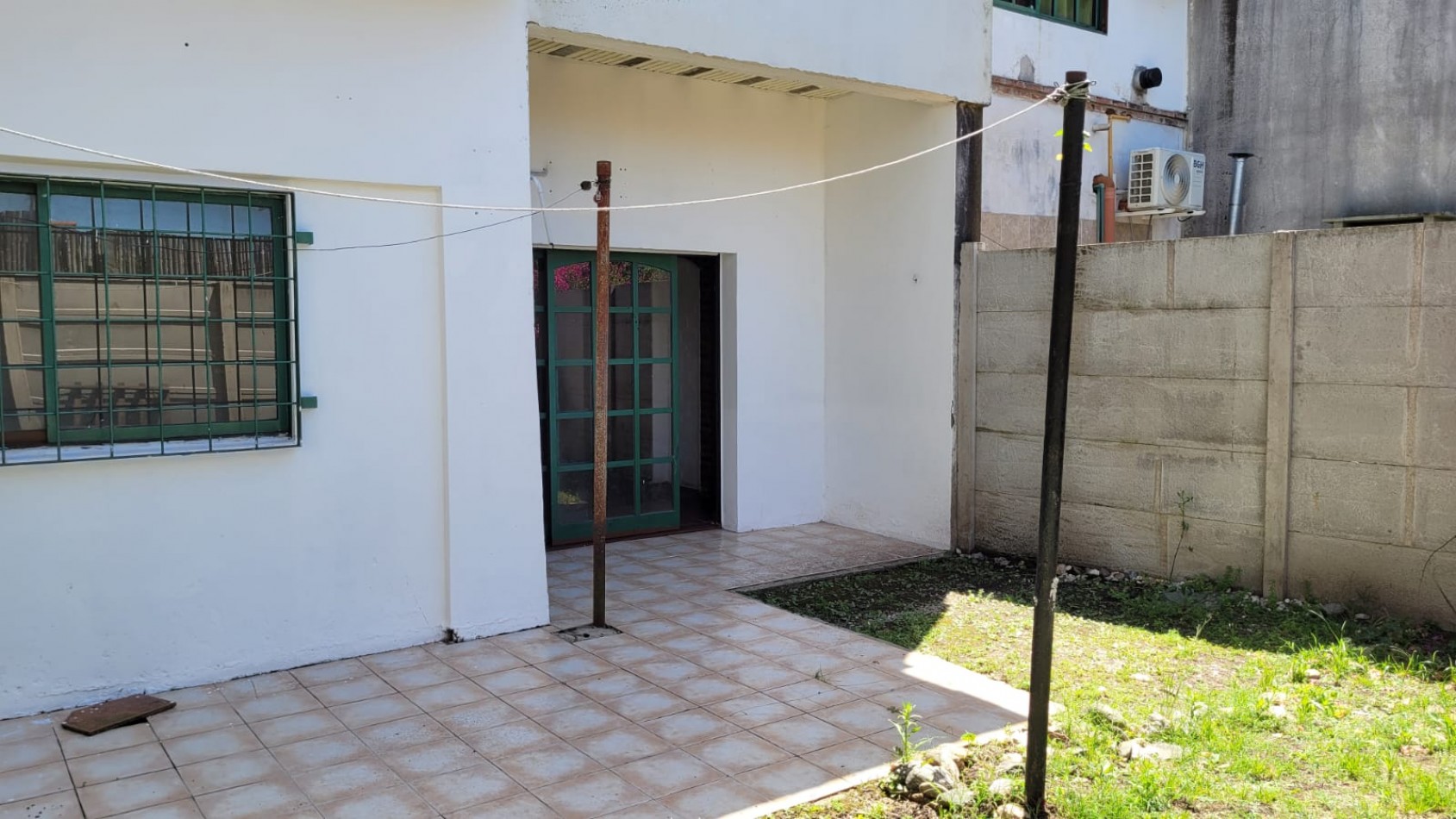 Alquiler Casa 6 Ambientes C/Fondo y Cochera En Castelar Norte