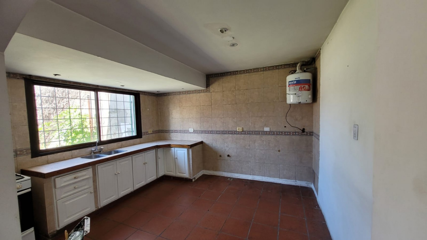 Alquiler Casa 6 Ambientes C/Fondo y Cochera En Castelar Norte