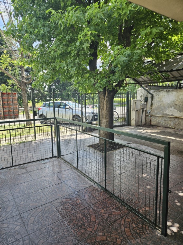 Casa Con Departamento En Venta Castelar Norte 