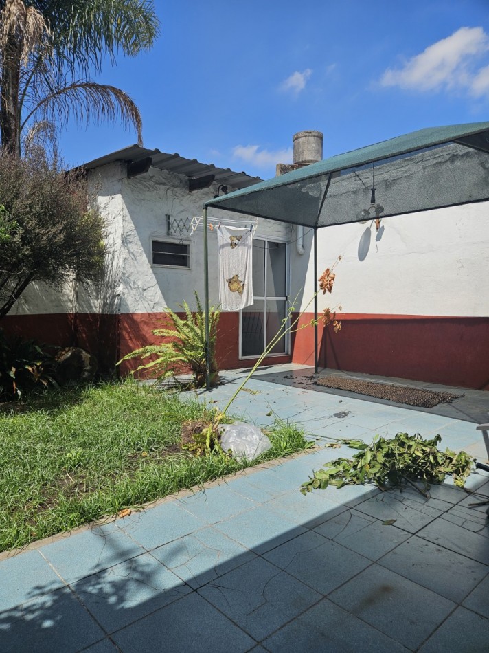 Casa Con Departamento En Venta Castelar Norte 