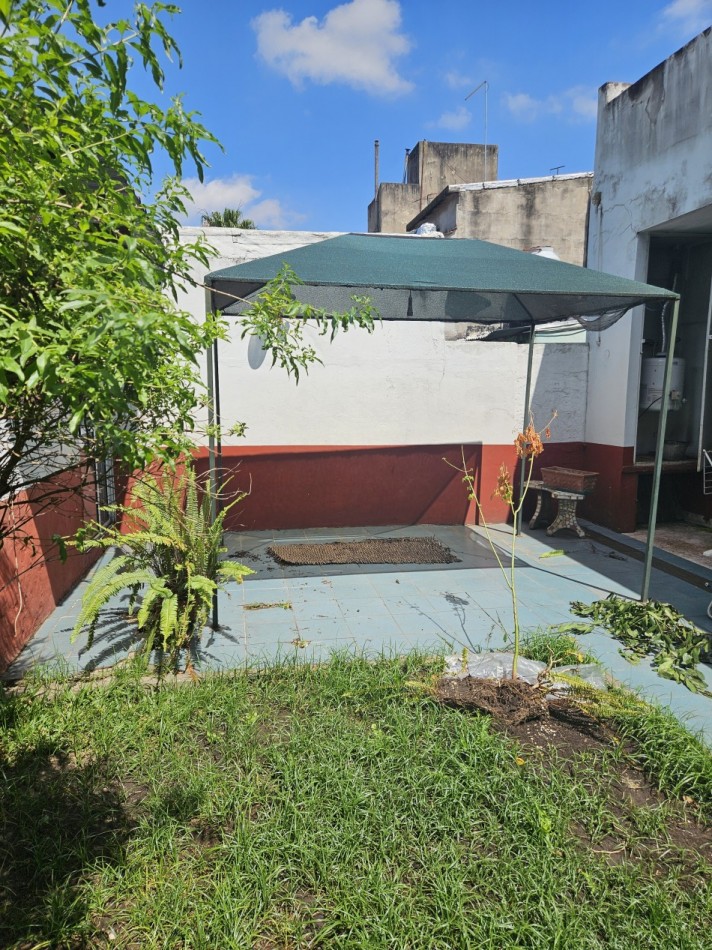 Casa Con Departamento En Venta Castelar Norte 