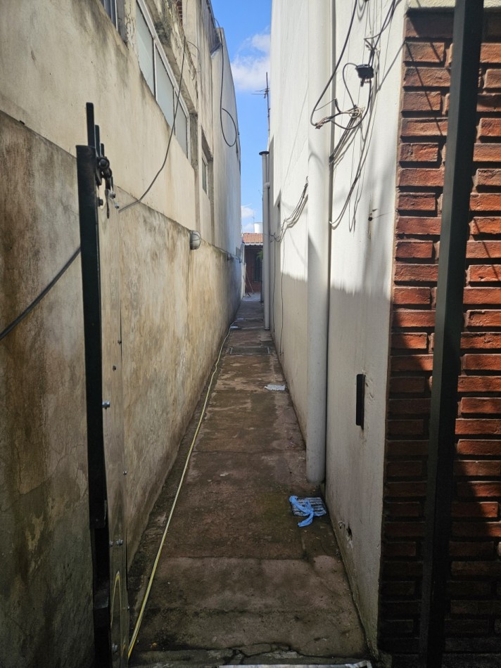 Casa Con Departamento En Venta Castelar Norte 