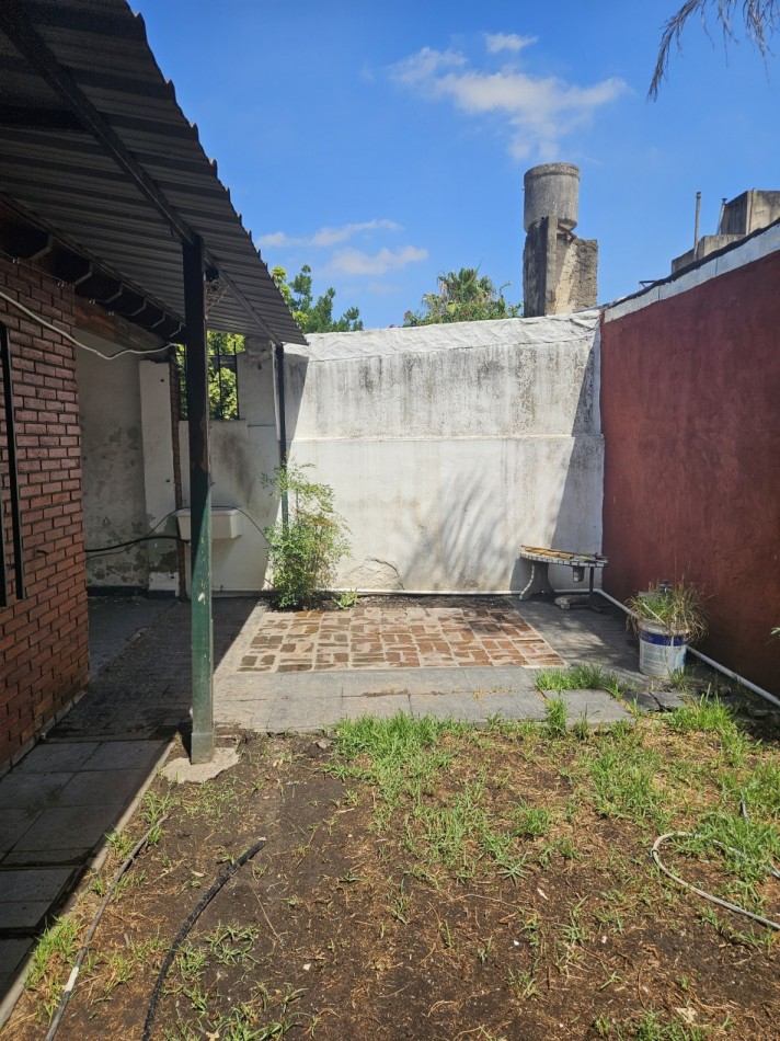 Casa Con Departamento En Venta Castelar Norte 