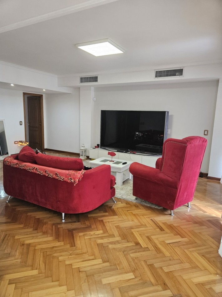 Piso de 5 Ambientes C/Cochera en el Centro de Castelar Norte