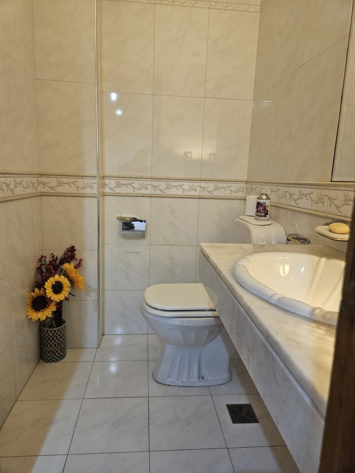 Piso de 5 Ambientes C/Cochera en el Centro de Castelar Norte