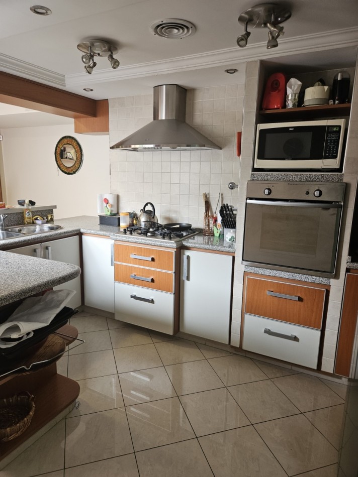 Piso de 5 Ambientes C/Cochera en el Centro de Castelar Norte