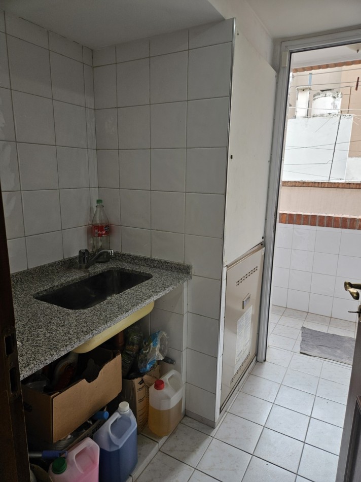 Piso de 5 Ambientes C/Cochera en el Centro de Castelar Norte