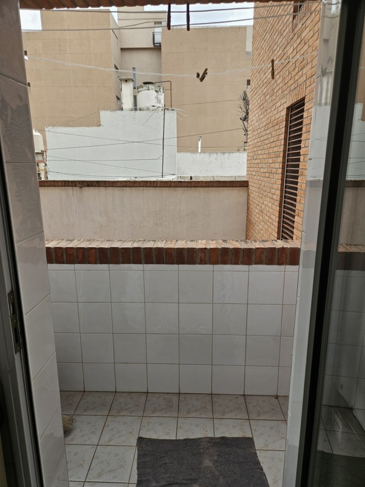 Piso de 5 Ambientes C/Cochera en el Centro de Castelar Norte