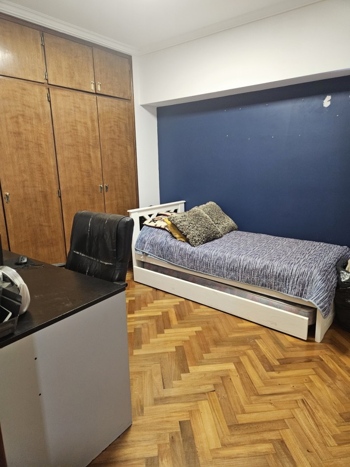 Piso de 5 Ambientes C/Cochera en el Centro de Castelar Norte