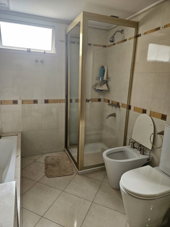 Piso de 5 Ambientes C/Cochera en el Centro de Castelar Norte