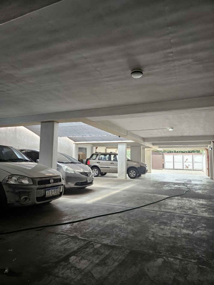 Piso de 5 Ambientes C/Cochera en el Centro de Castelar Norte