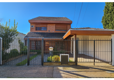 Chalet 4 Amb C/Parque y Piscina En Ituzaingo Norte Apto Credito