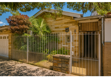 Chalet 4 Ambientes C/Piscina En Ituzaingo Norte Apto Credito